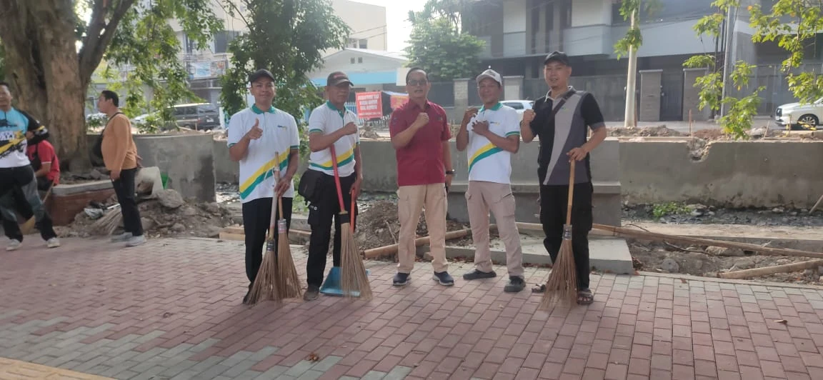 DPMPTSP Kota Cirebon Ikut Serta dalam Kerja Bakti Bersama di Sungai Sukalila