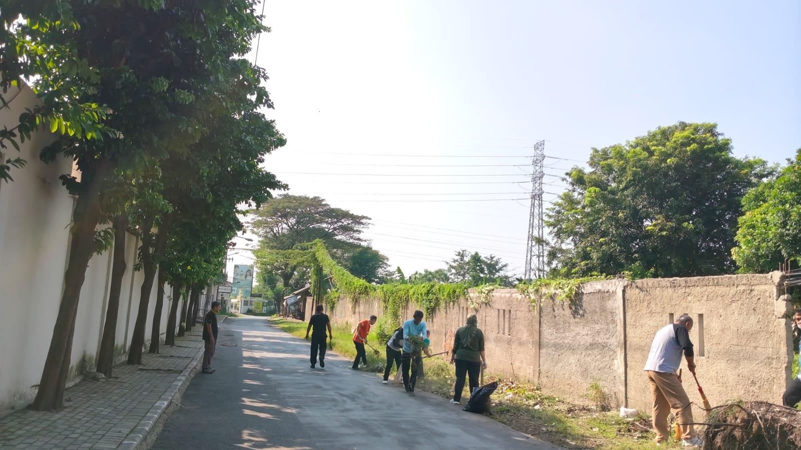 Bapperida Kota Cirebon Laksanakan Kerja Bakti Lingkungan Peringati Hari Lingkungan Hidup Sedunia 2026