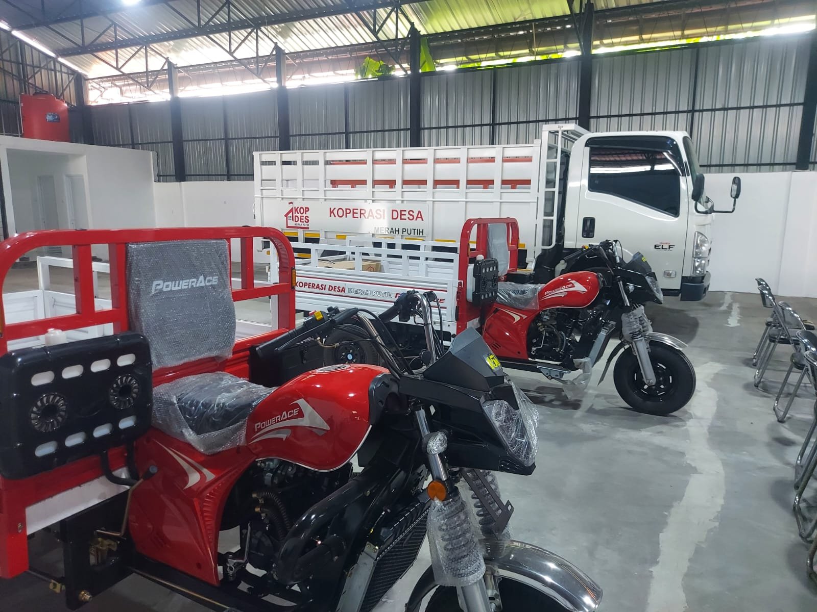 Penyerahan Armada Mobil Truck dan Motor Roda 3 untuk Koperasi Kelurahan Merah Putih Kelurahan Larangan